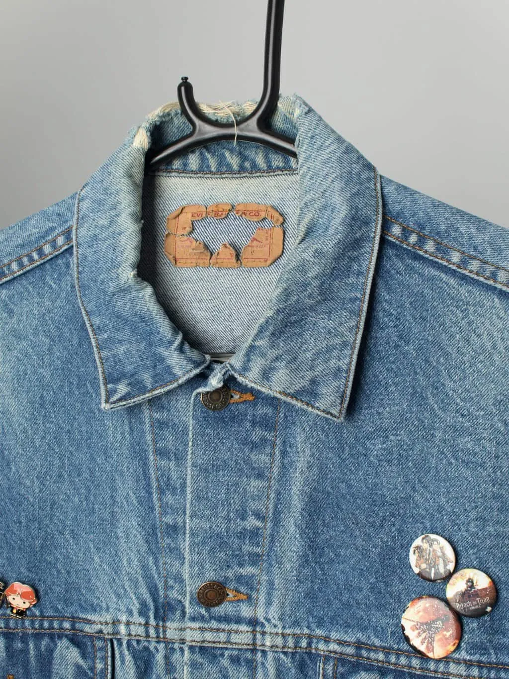 80s Levis trucker jacket M blue with detachable pins – Medium