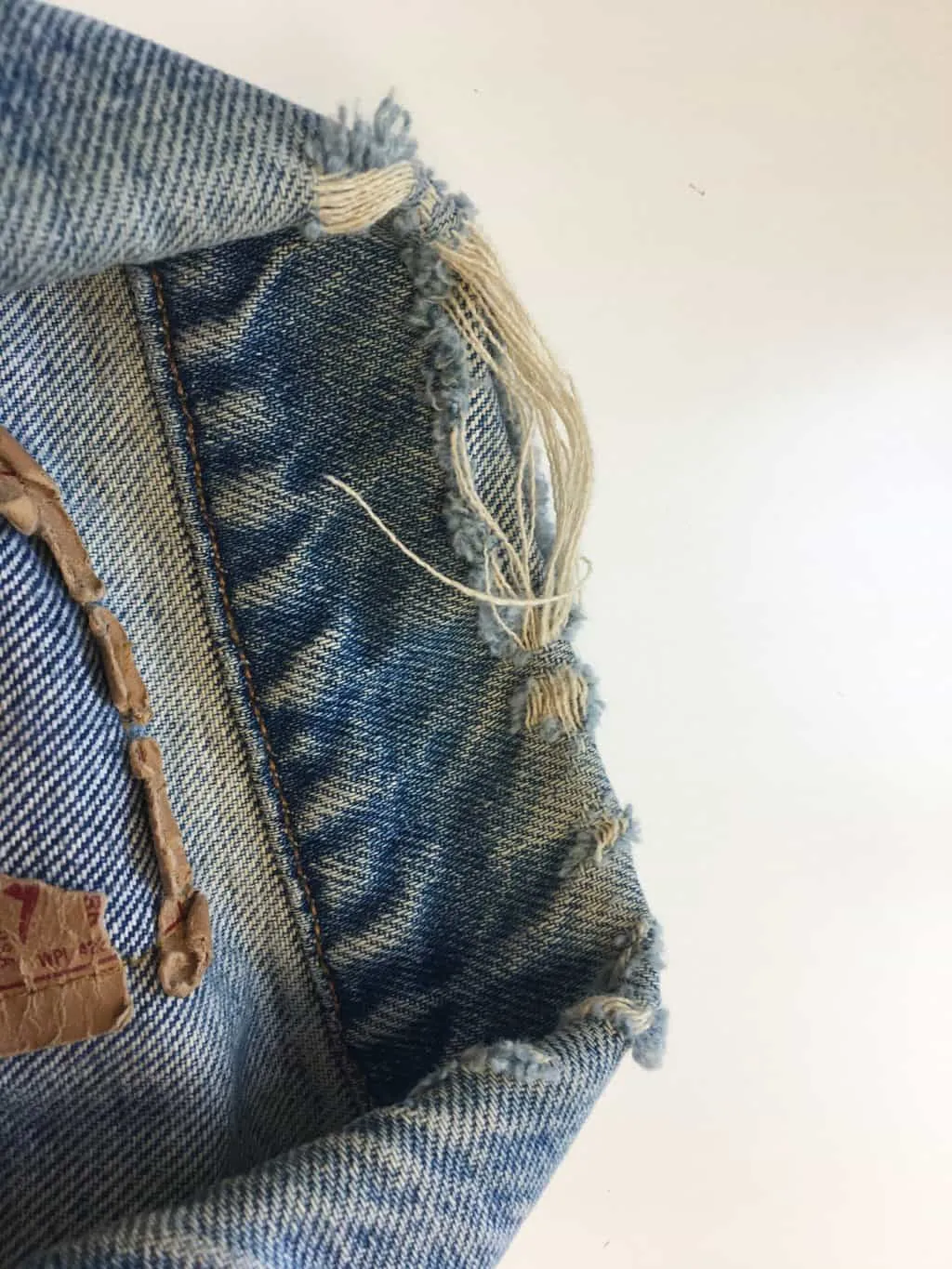 80s Levis trucker jacket M blue with detachable pins – Medium