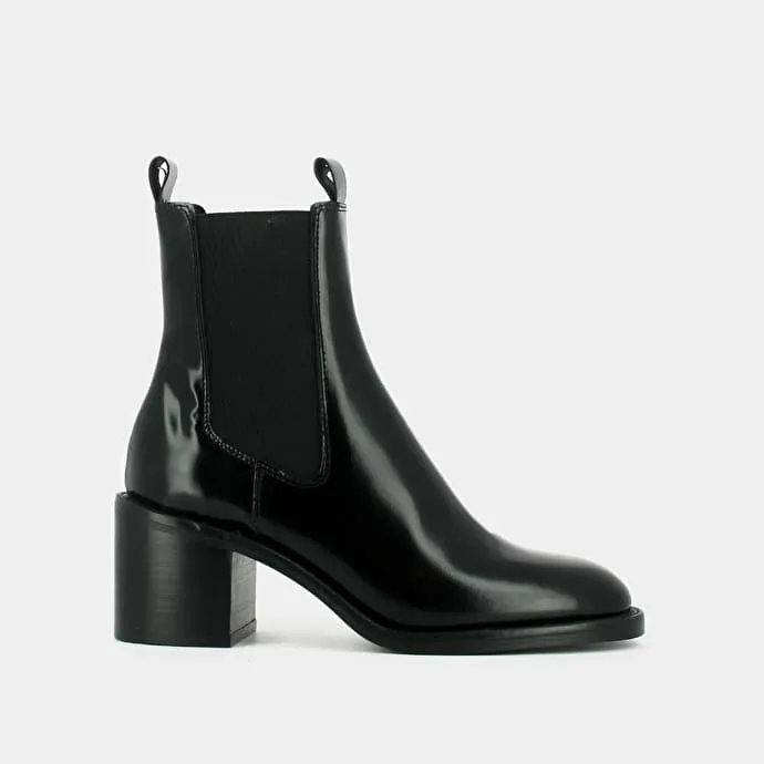 Heeled boots in black leather