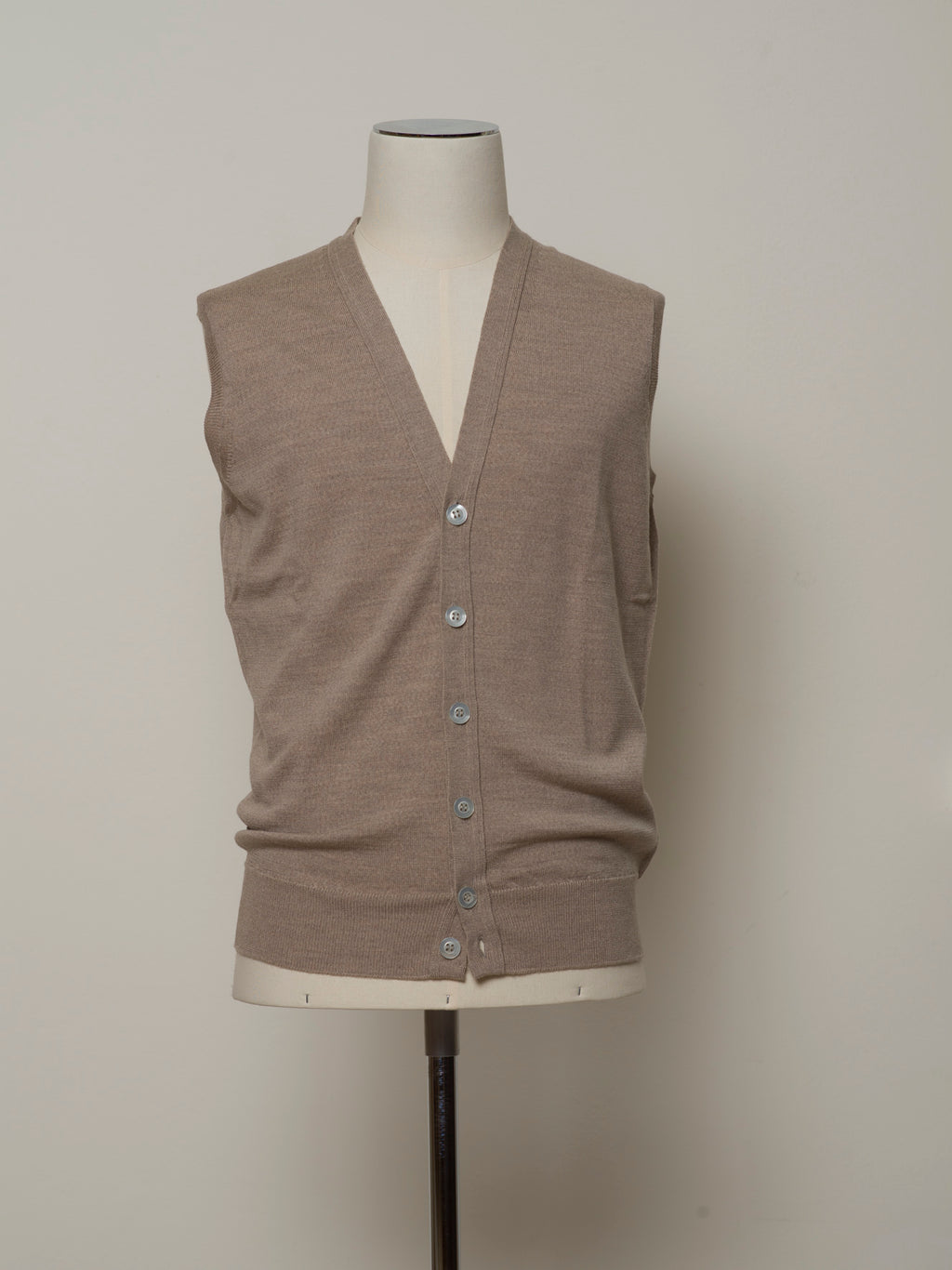 John Smedley Stavely Waistcoat / Soft Fawn