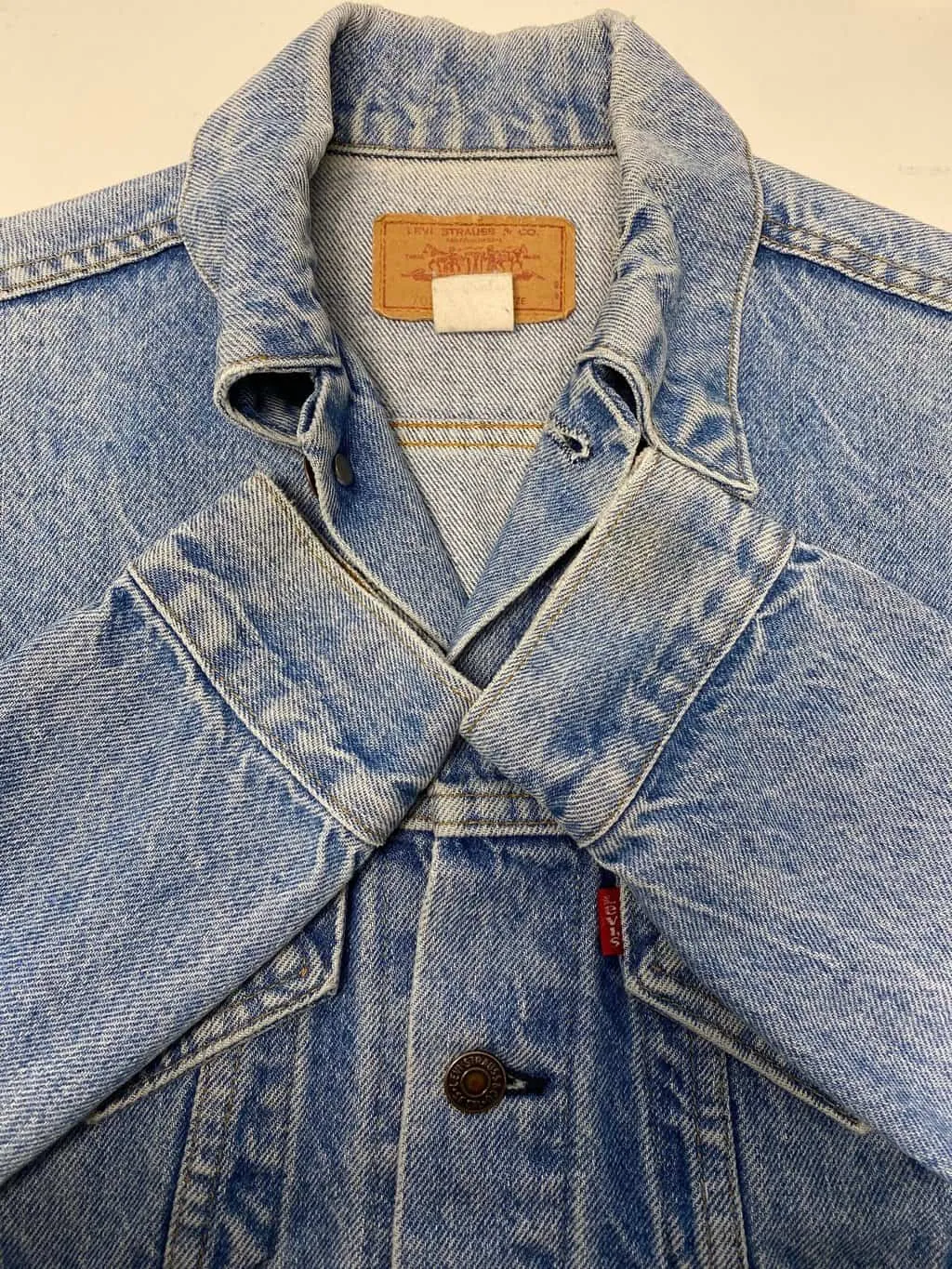 Vintage Levis denim jacket in mid-blue, made in the USA – XS / Small