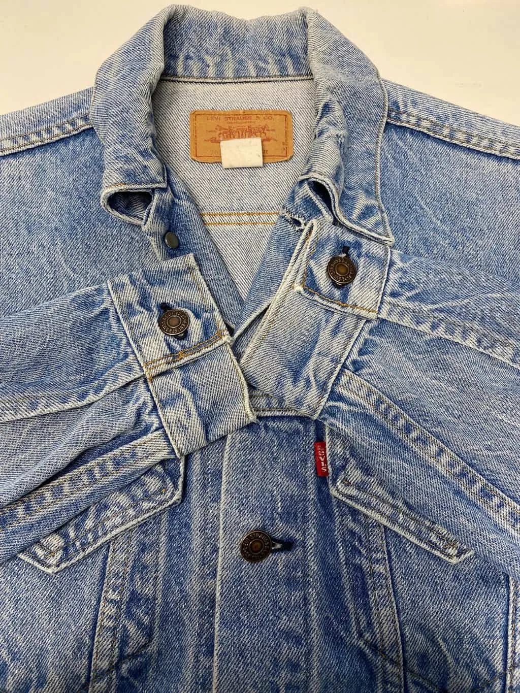 Vintage Levis denim jacket in mid-blue, made in the USA – XS / Small